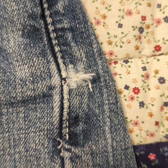 Levi's Cut Off Loose Straight 569 Jean Shorts Waist 36 Distressed - Picture 7 of 9